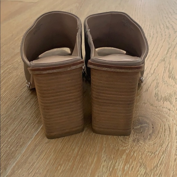 Gray open toe mule with heel and stud detail - Picture 3 of 5